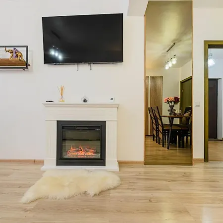 Eduard Apartment *
